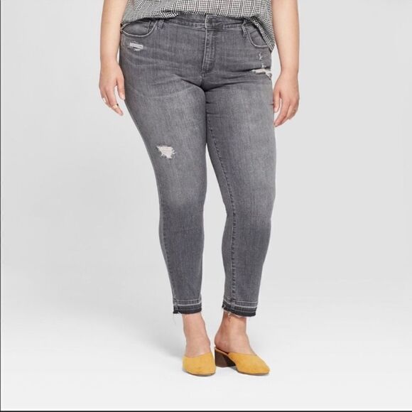 Universal Thread Dipped Hem Skinny Jeans - Picture 1 of 11